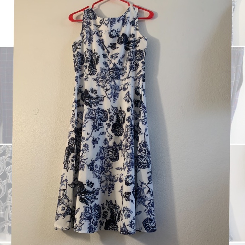 COPY - Flowy blue and white knee length dress